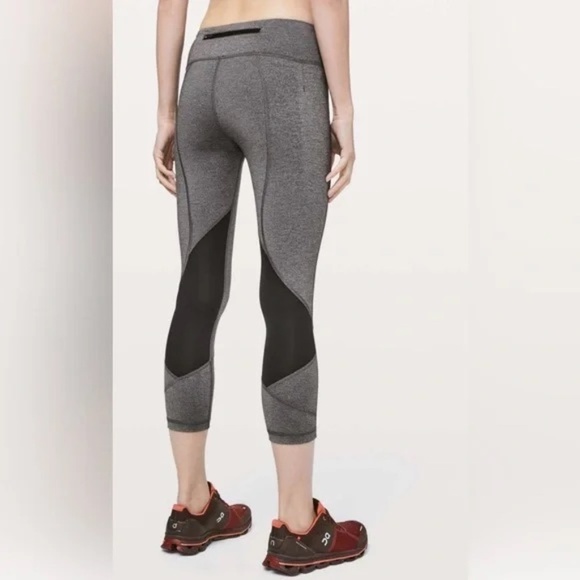 LULULEMON - Pace Rival Crop *22" Heathered Black / Black in Size 6 - Picture 3 of 10